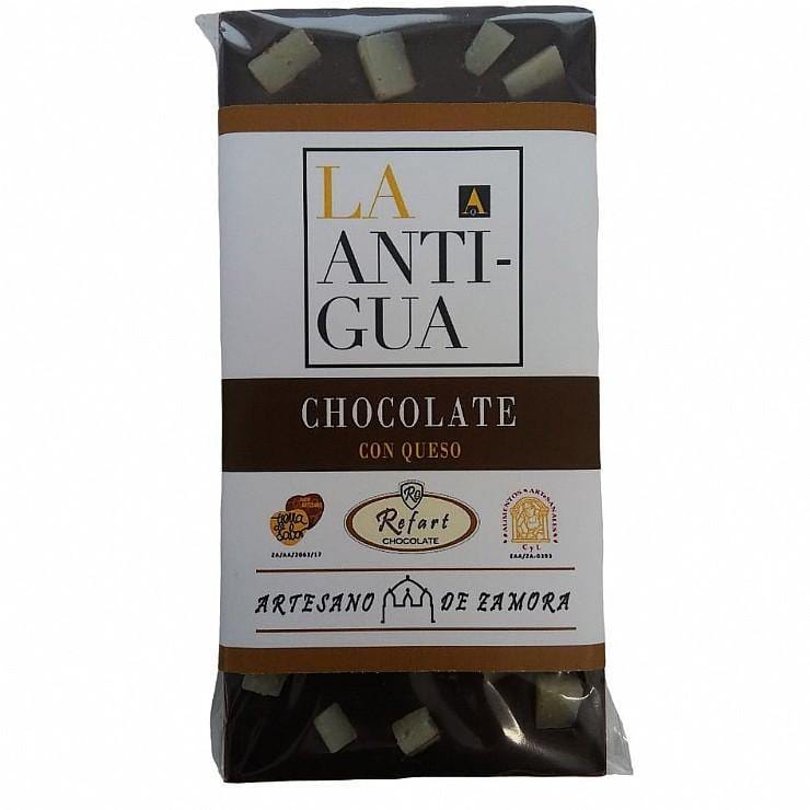 Tableta de chocolate negro con queso.