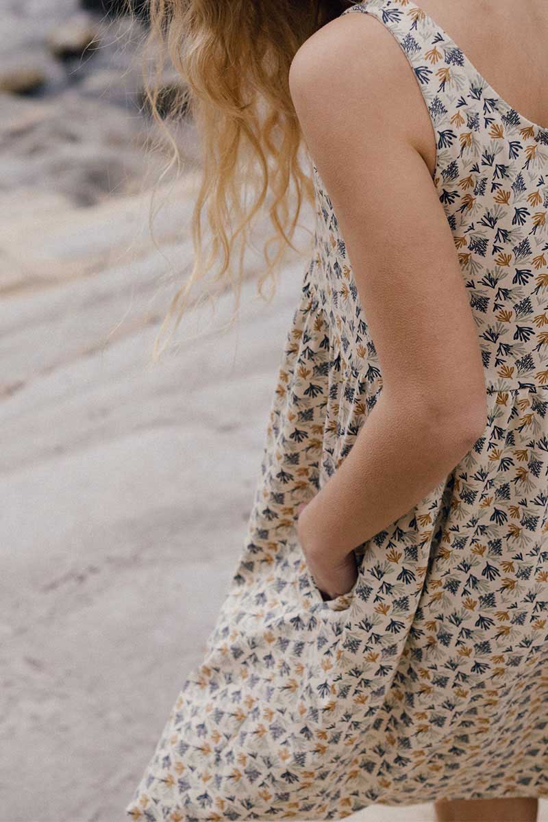 Vestido corte imperio beige con corales ecológico - Imagen 2