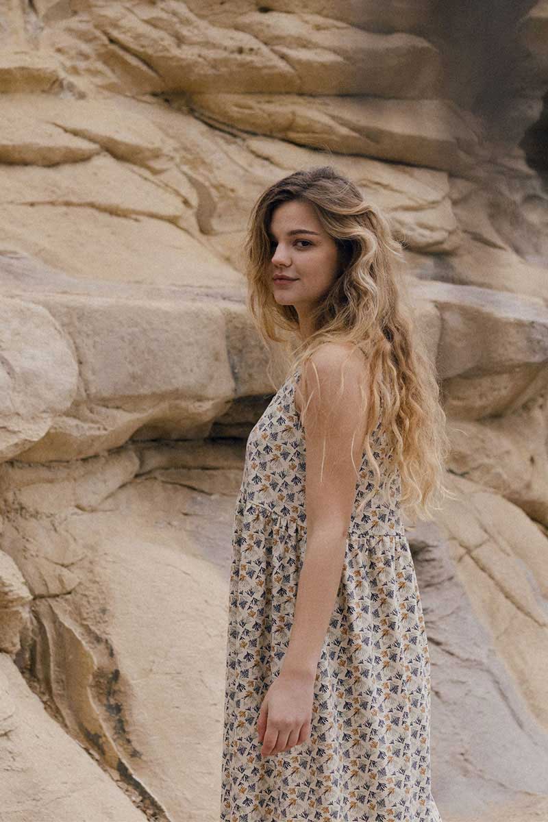 Vestido corte imperio beige con corales ecológico - Imagen 6