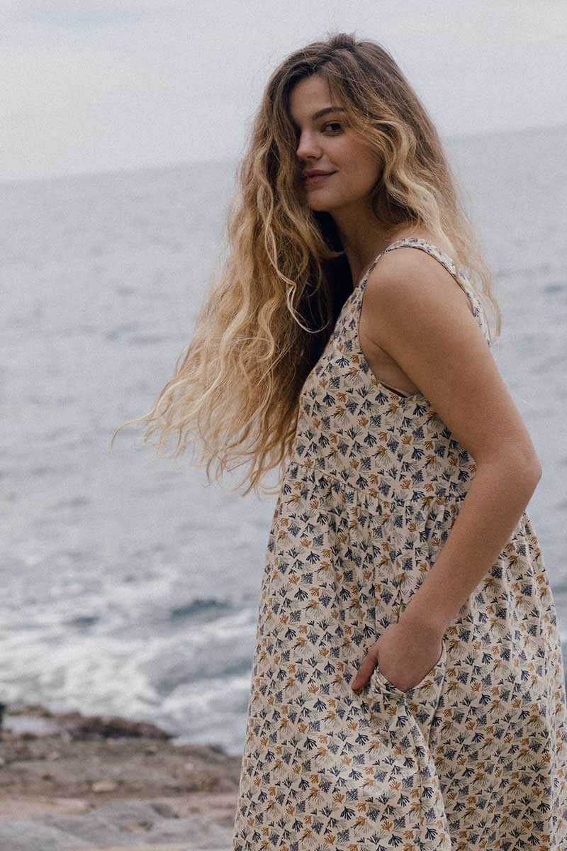 Vestido corte imperio beige con corales ecológico - Imagen 5