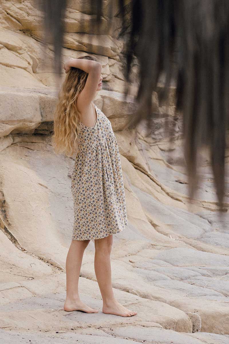 Vestido corte imperio beige con corales ecológico - Imagen 7