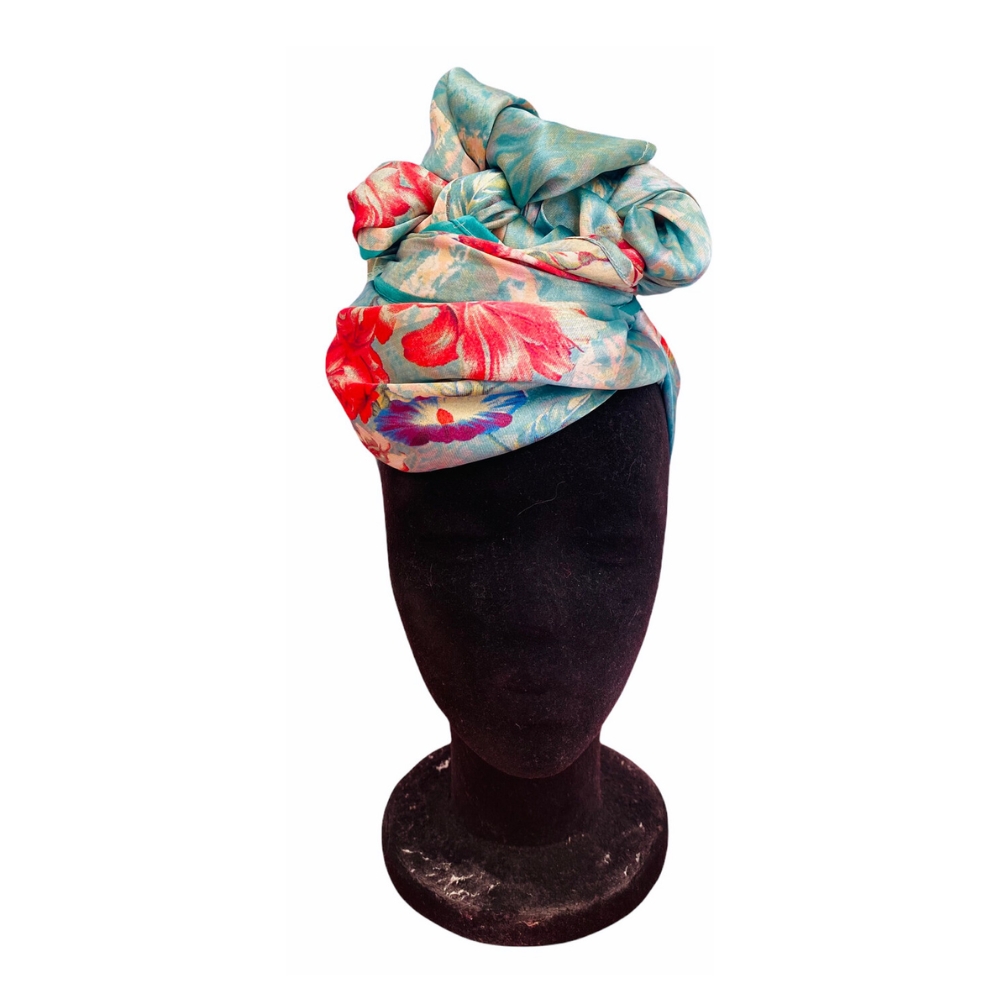 Rollup Couture Pañuelo Mediano Crepe – Azul Celeste con Flores Rosas
